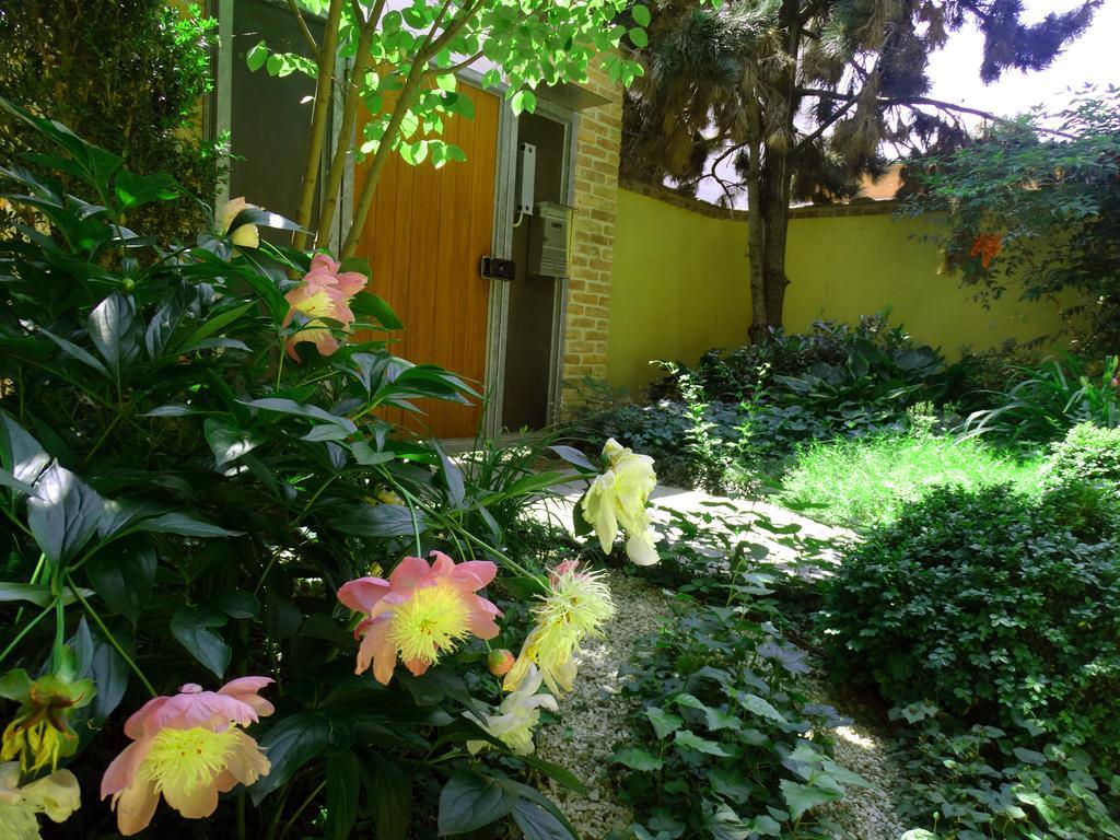 Agriturismo Casa De Colores Moretta Exterior photo